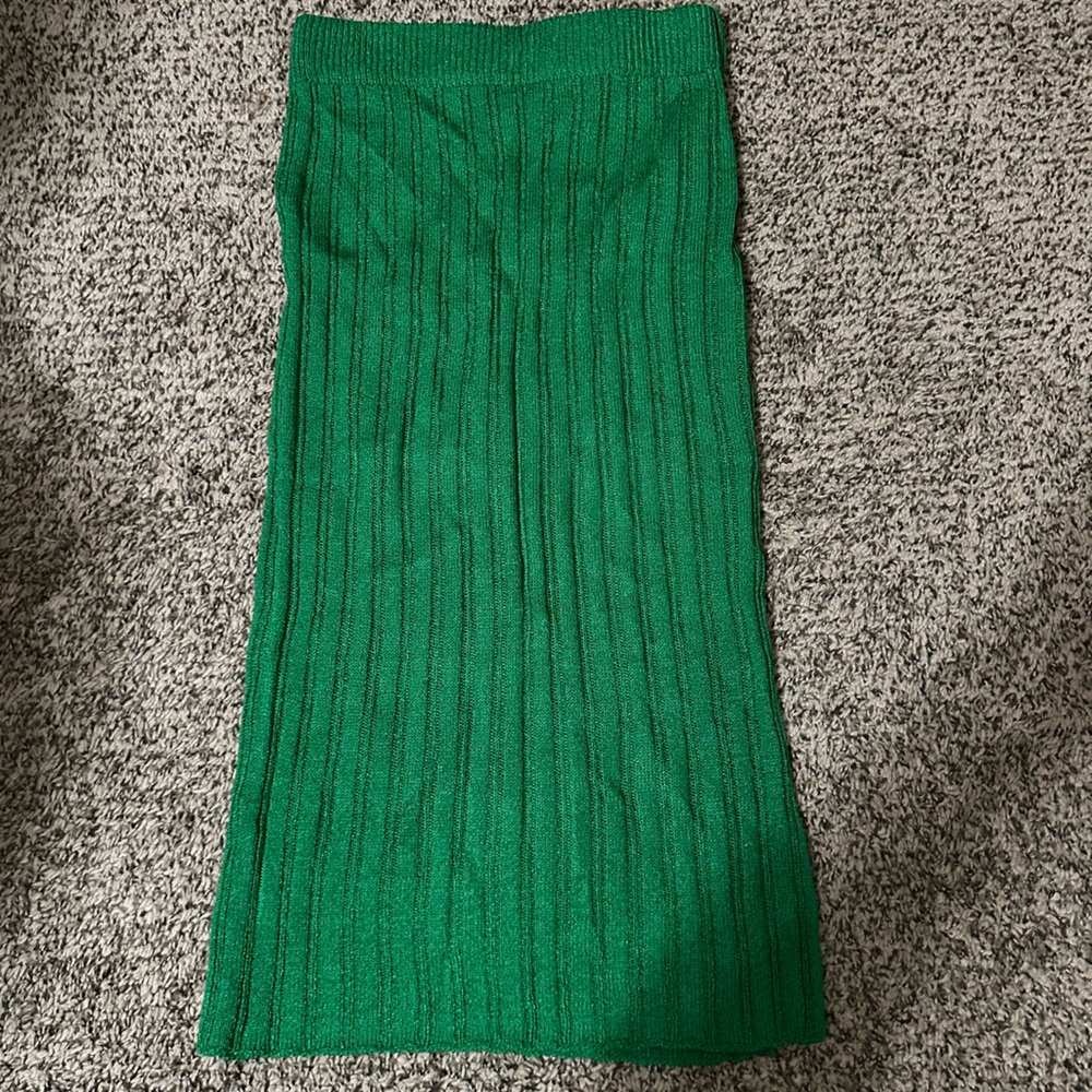 Green fashion nova skirt. Size S. Never worn.
